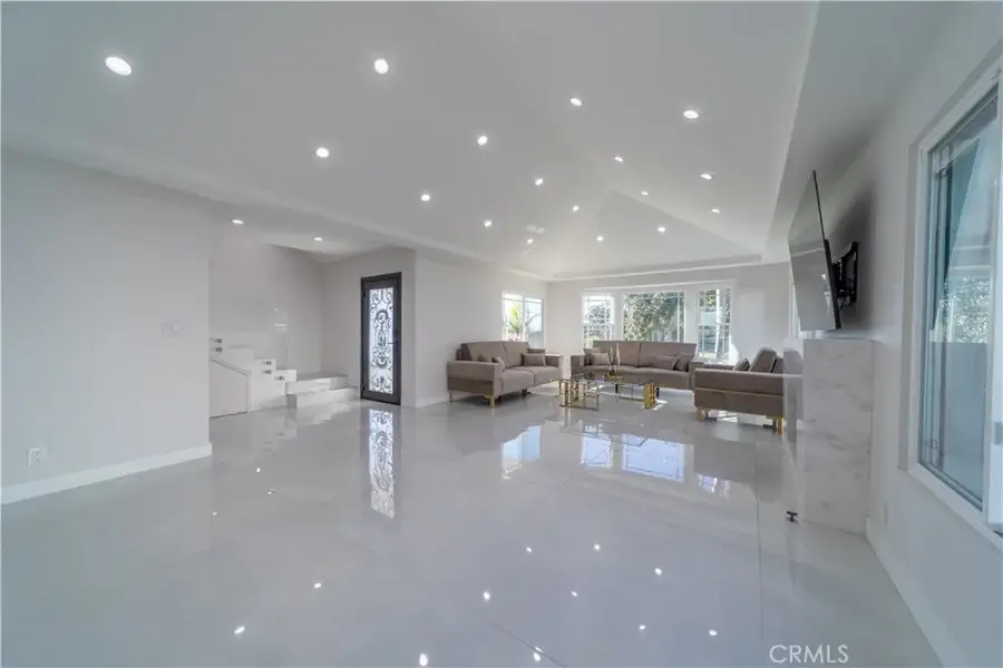 902 E Walnut Avenue, Burbank, CA 91501 - #2