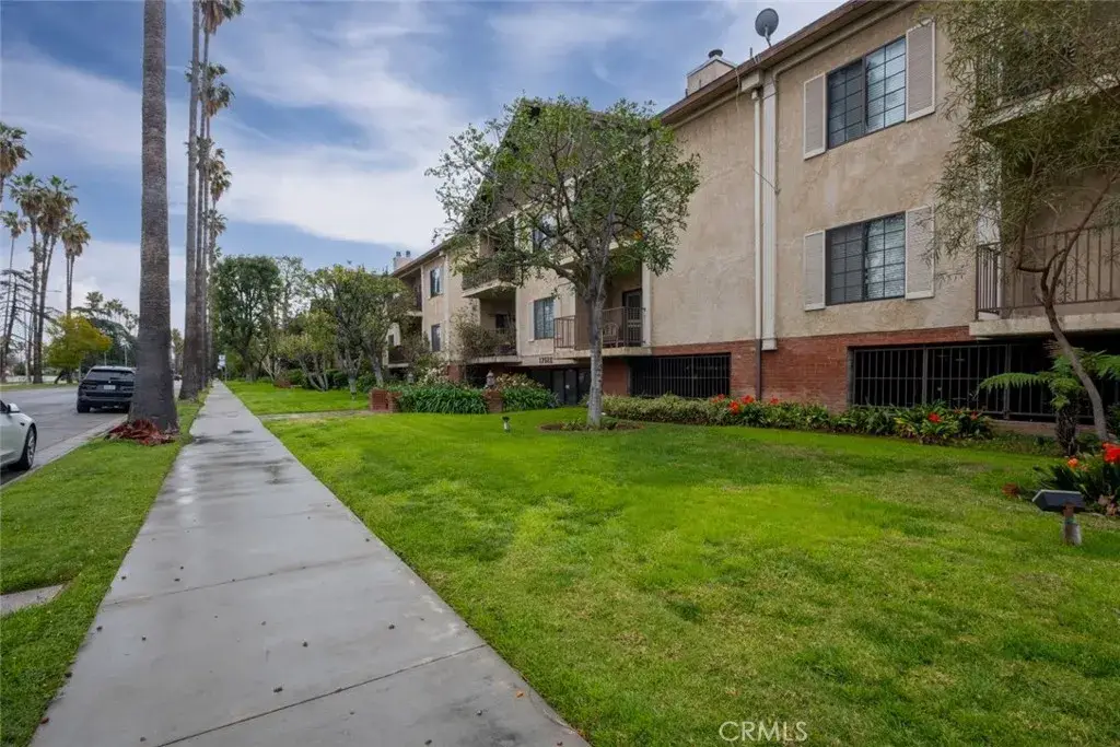 17522 Sherman Way #202, Van Nuys, CA 91406 - #1