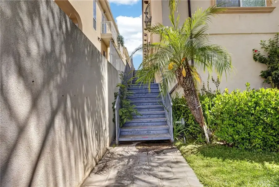 2307 Mira Vista #103, Montrose, CA 91020 - #2