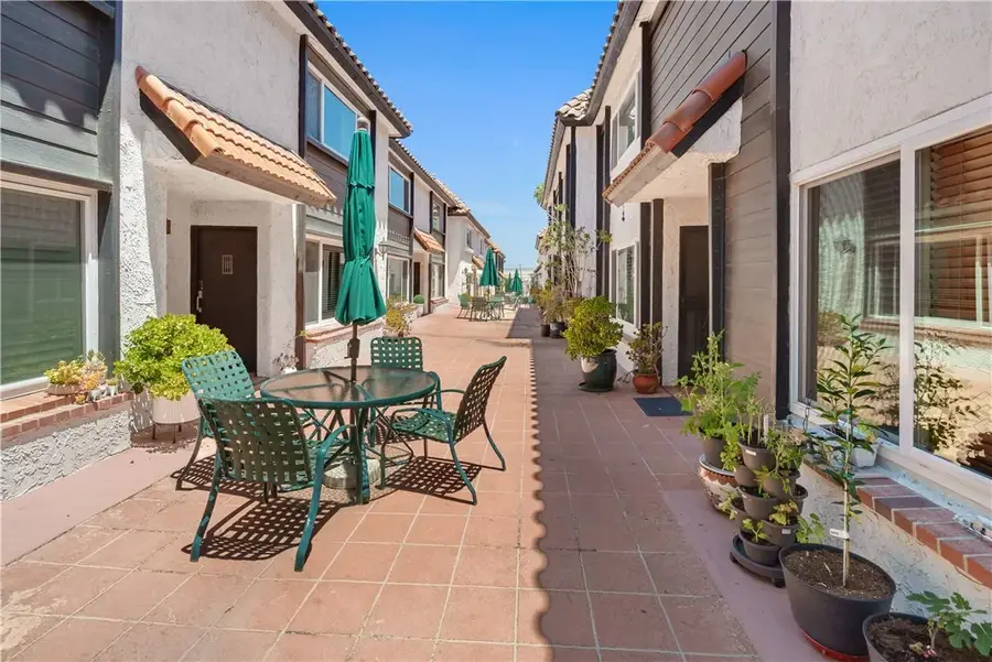 14332 Dickens Street #25, Sherman Oaks, CA 91423 - #2