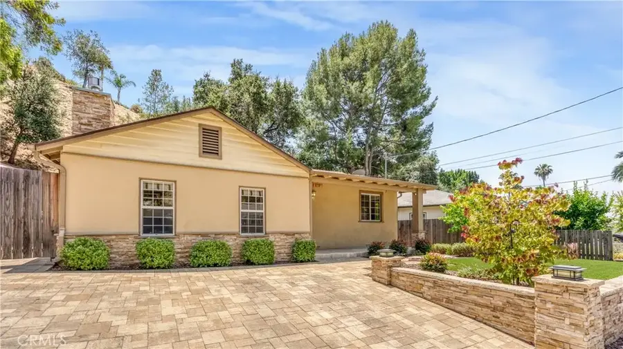 1232 E Elmwood Avenue, Burbank, CA 91501 - #2
