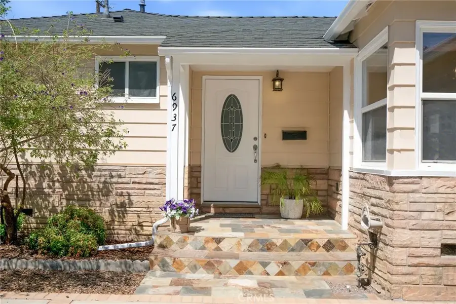 6937 Zelzah Avenue, Reseda, CA 91335 - #3