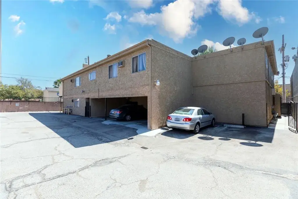 11341 Victory Boulevard, North Hollywood, CA 91606 - #1