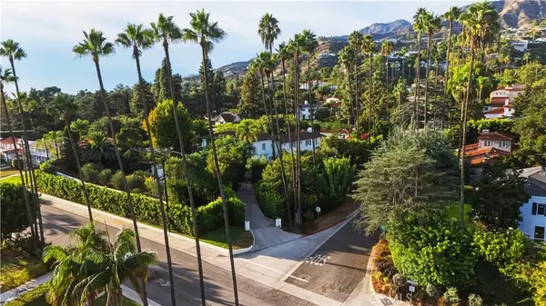 305 W Kenneth Road, Glendale, CA 91202
