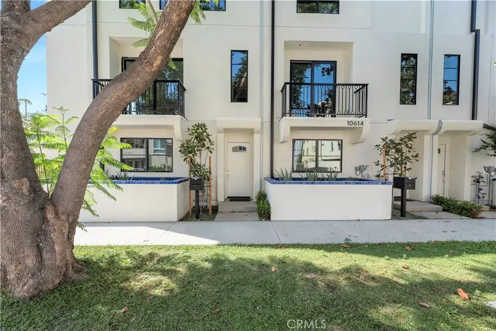 10612 Bloomfield Street, Toluca Lake, CA 91602 - #1