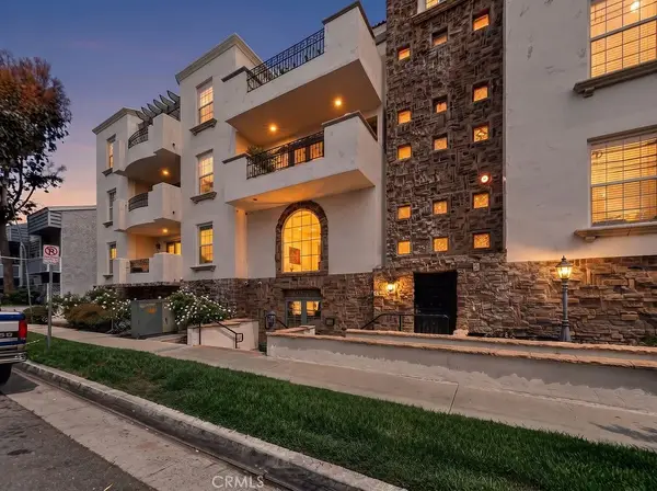 12407 Moorpark Street #104, Studio City, CA 91604