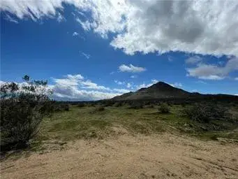 25 Falchion, Apple Valley, CA 92307