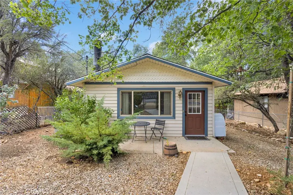 412 San Bernardino Avenue, Sugarloaf, CA 92386 - Image #1