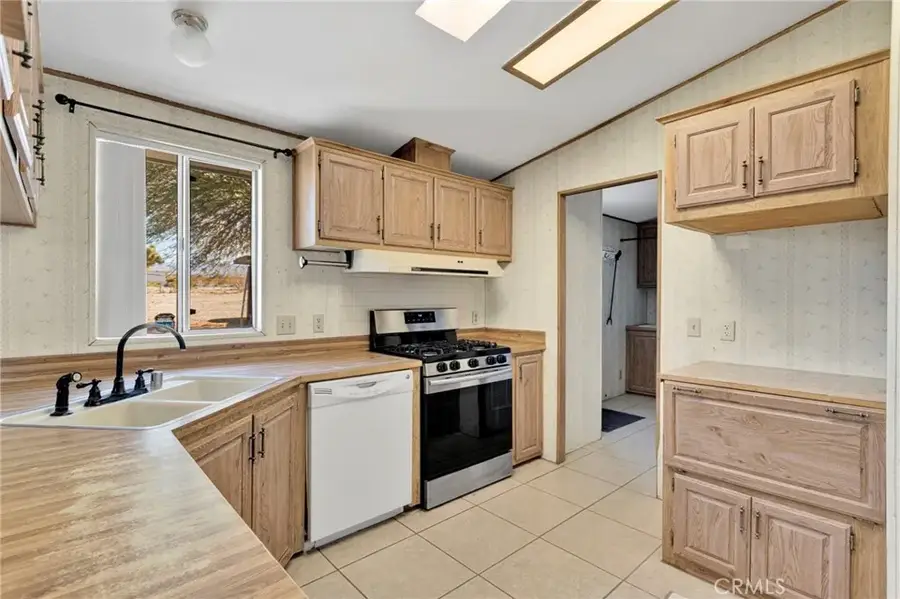 11579 Amarillo Road, Phelan, CA 92371 - Image #3