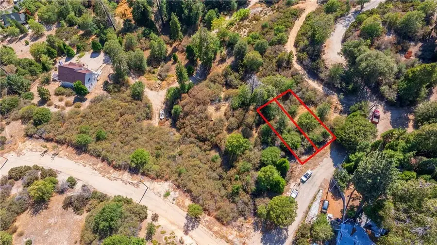 1556 Craghill Dr, Cedar Glen, CA 92321 - #3