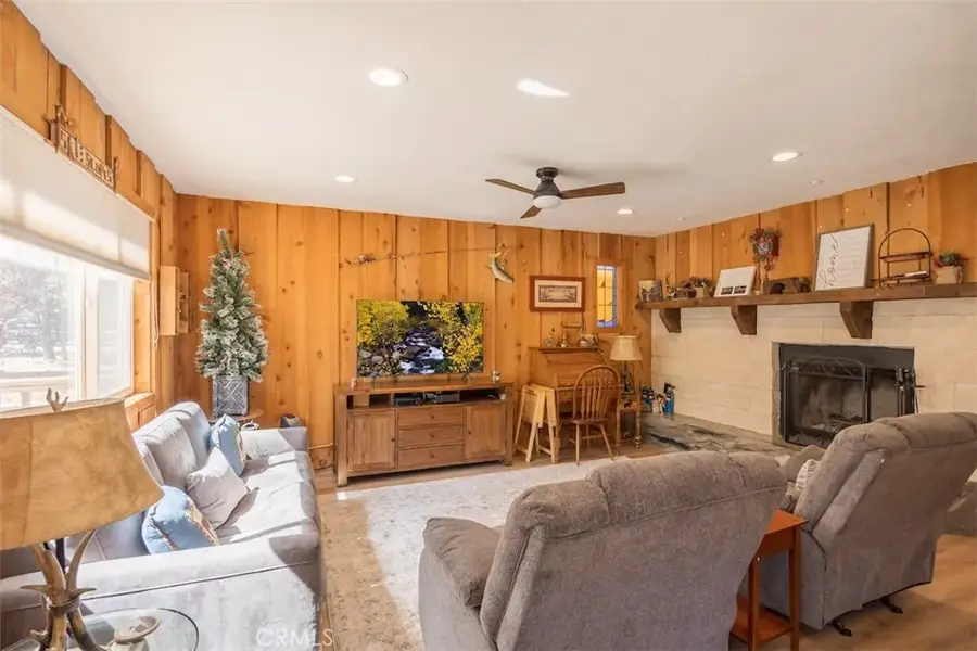 803 Robinhood Boulevard, Big Bear City, CA 92314 - Image #3