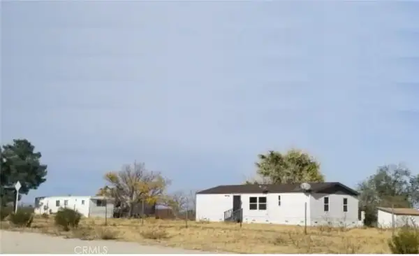 4734 Luna A & B, Phelan, CA 92371