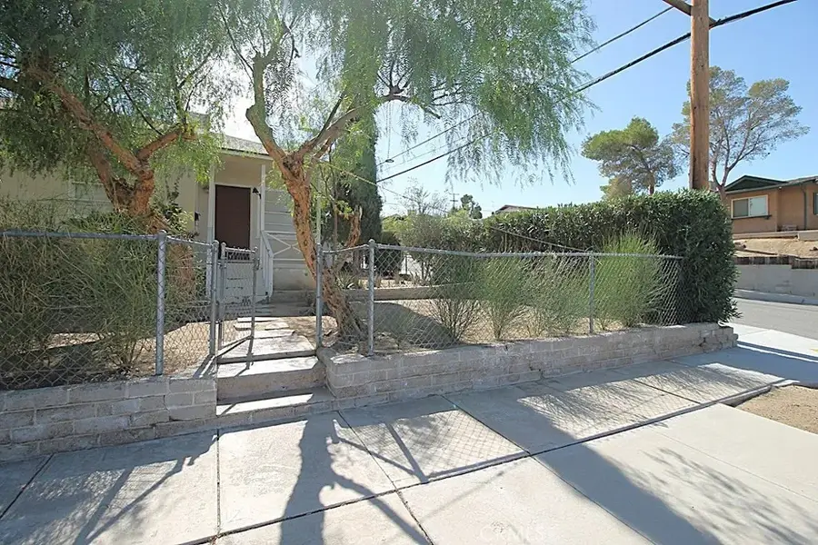 100 E Desert View, Barstow, CA 92311 - Image #2