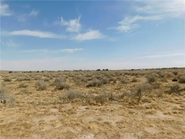 6 Avenue M, Lake Los Angeles, CA 93536