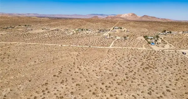 5700 30th St W, Rosamond, CA 93560