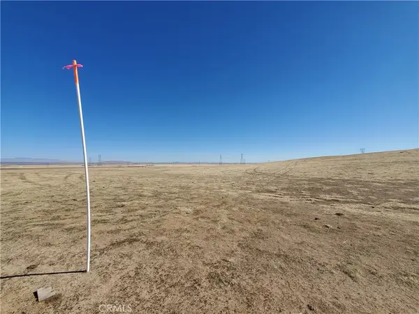 2 Ave E4, Lancaster, CA 93536