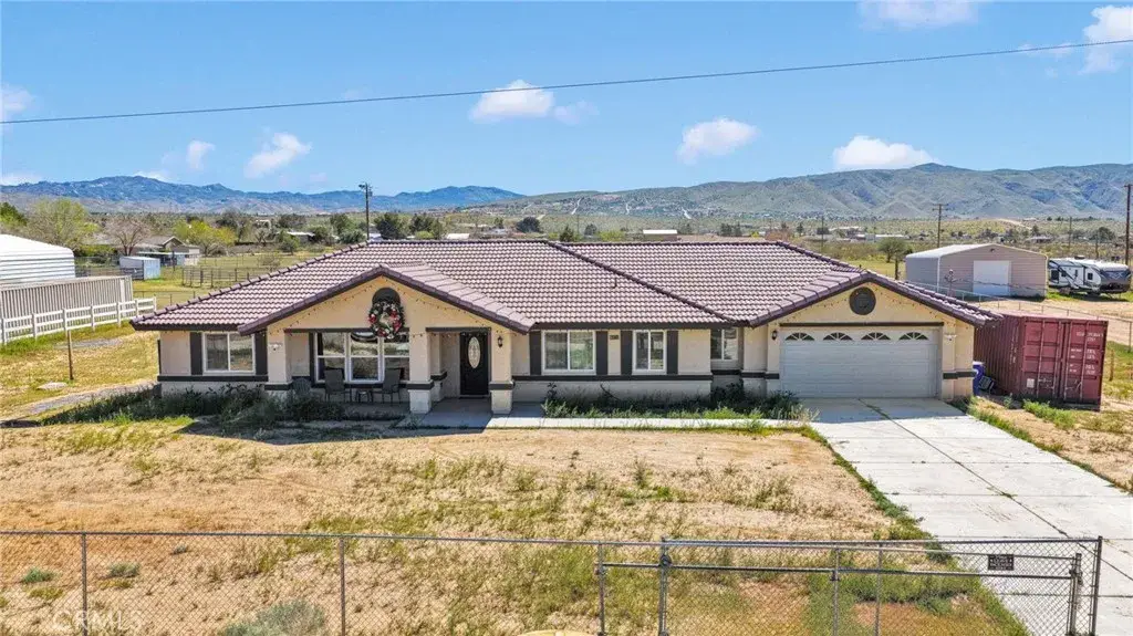 23661 Laurel, Apple Valley, CA 92308 - #1