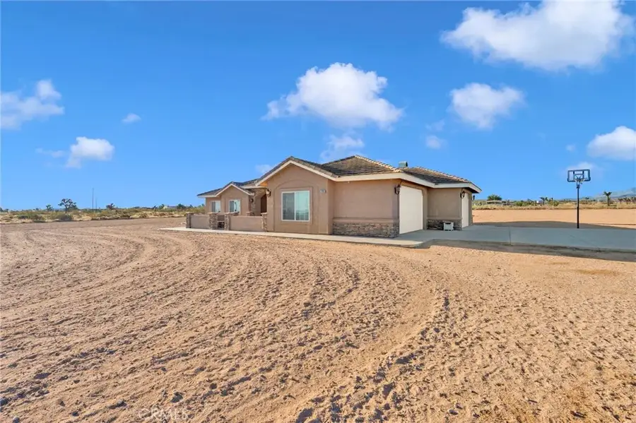 7435 Solano, Phelan, CA 92371 - #2