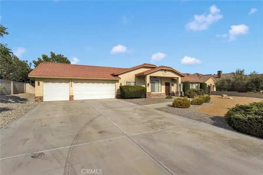 16249 Crown Valley Drive, Apple Valley, CA 92307 - #3