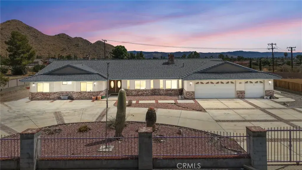 19311 Roanoke Road, Apple Valley, CA 92307 - #1