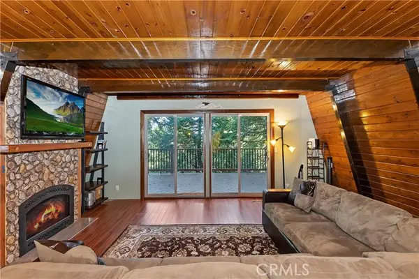 24091 Lakeview Drive, Crestline, CA 92325