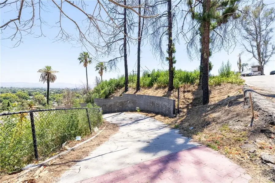 875 W Vista Dr, San Bernardino, CA 92405 - #3