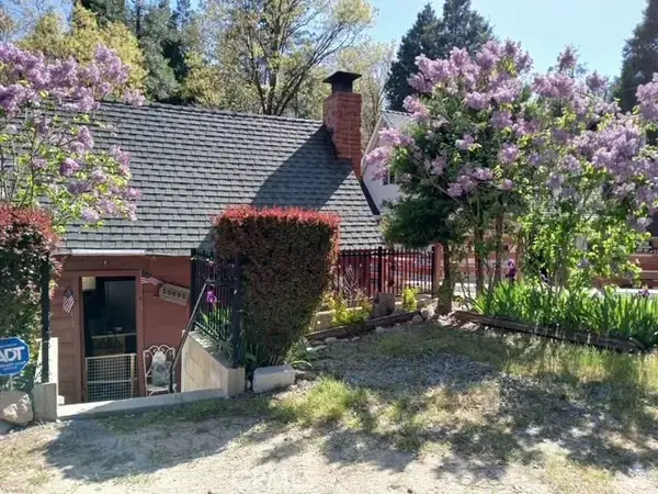 23683 Manzanita Drive, Crestline, CA 92325