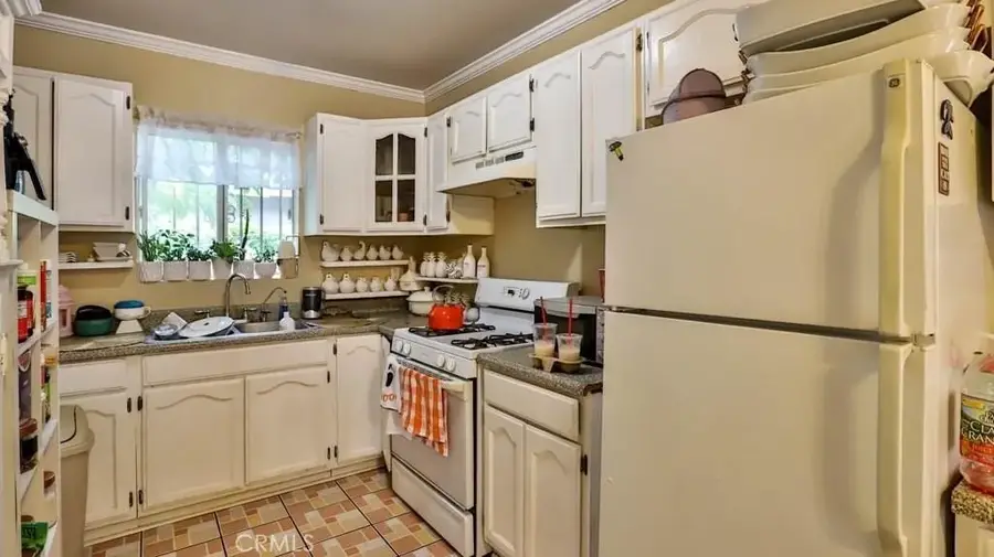 6414 S Hoover Street, Los Angeles, CA 90044 - Image #2