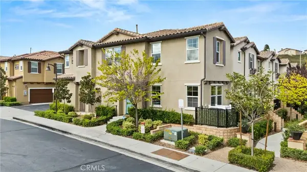 28687 Jardineras, Valencia, CA 91354