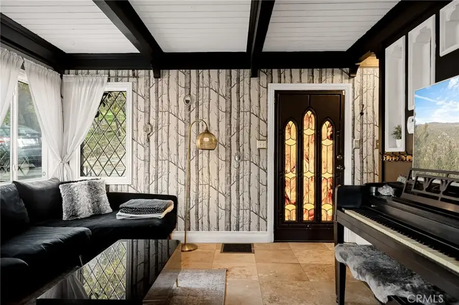 23935 Zurich, Crestline, CA 92325 - #2