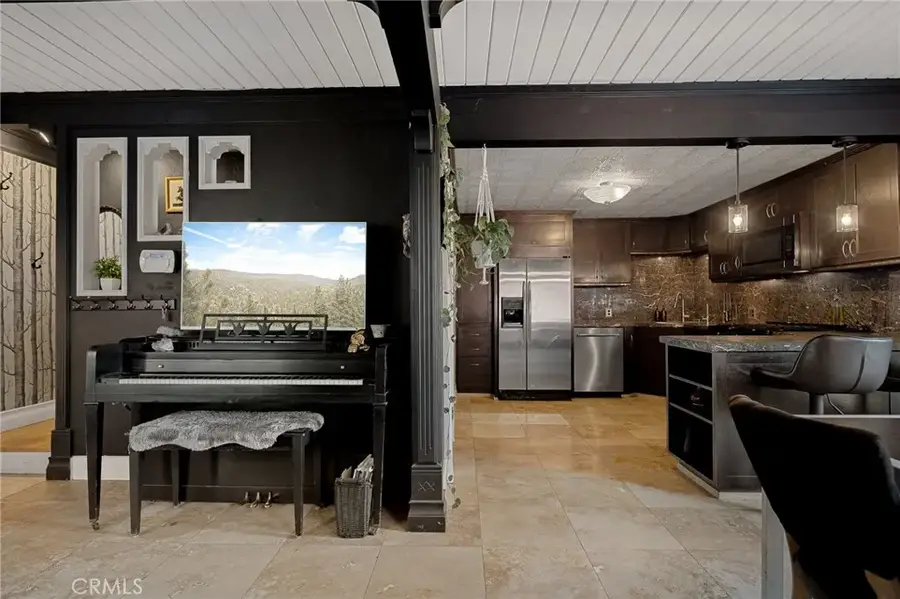 23935 Zurich, Crestline, CA 92325 - #3