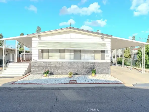 1327 Woodbrook, Corona, CA 92882