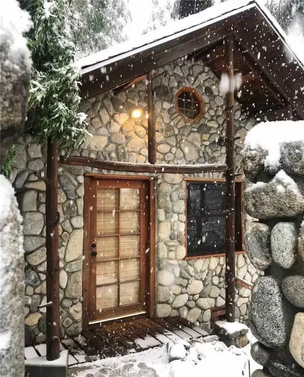 23348 Outlook, Crestline, CA 92325