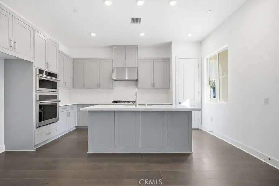 689 Beacon, Irvine, CA 92618 - Image #2