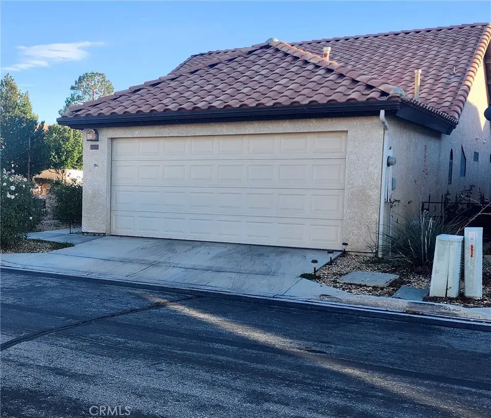 19273 Palm Way, Apple Valley, CA 92308 - Image #1