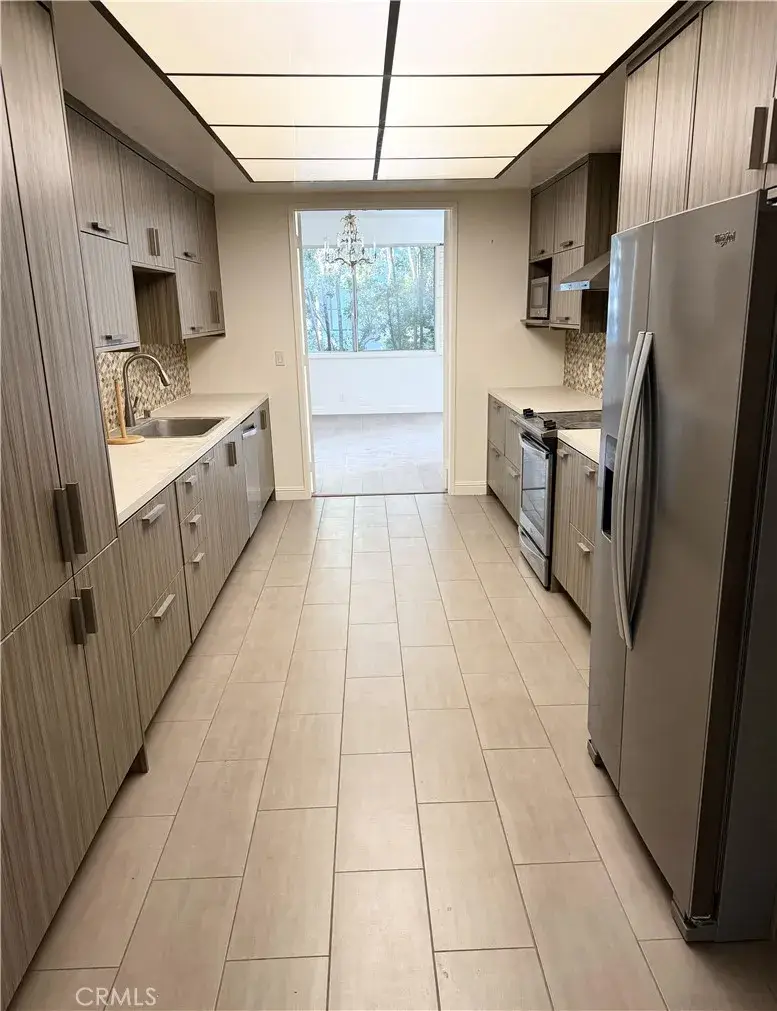 241 S Reeves Drive #302, Beverly Hills, CA 90212 - #3