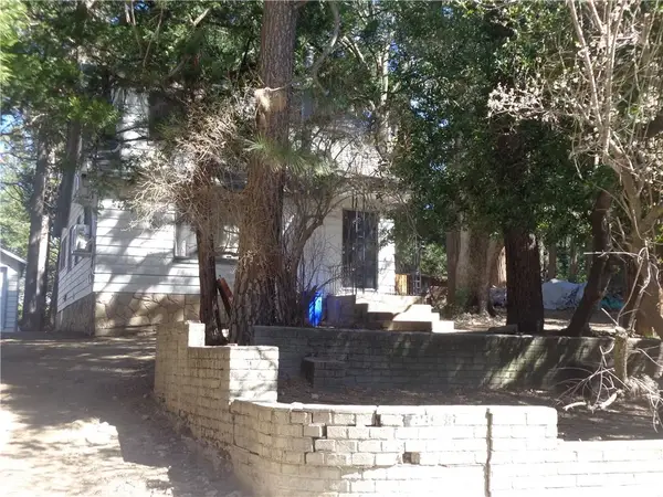 863 Big Oak Road, Crestline, CA 92325