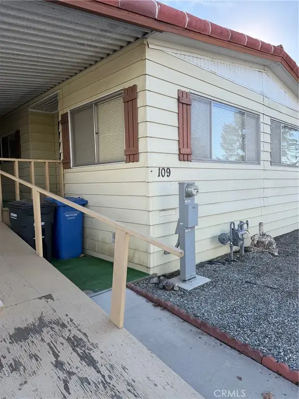 725 W Thornton Ave #109, Hemet, CA 92543