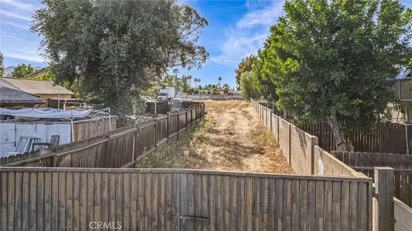 142 N Vicentia, Corona, CA 92882