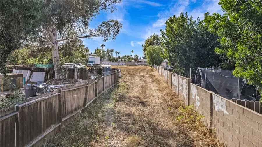 142 N Vicentia, Corona, CA 92882 - #3