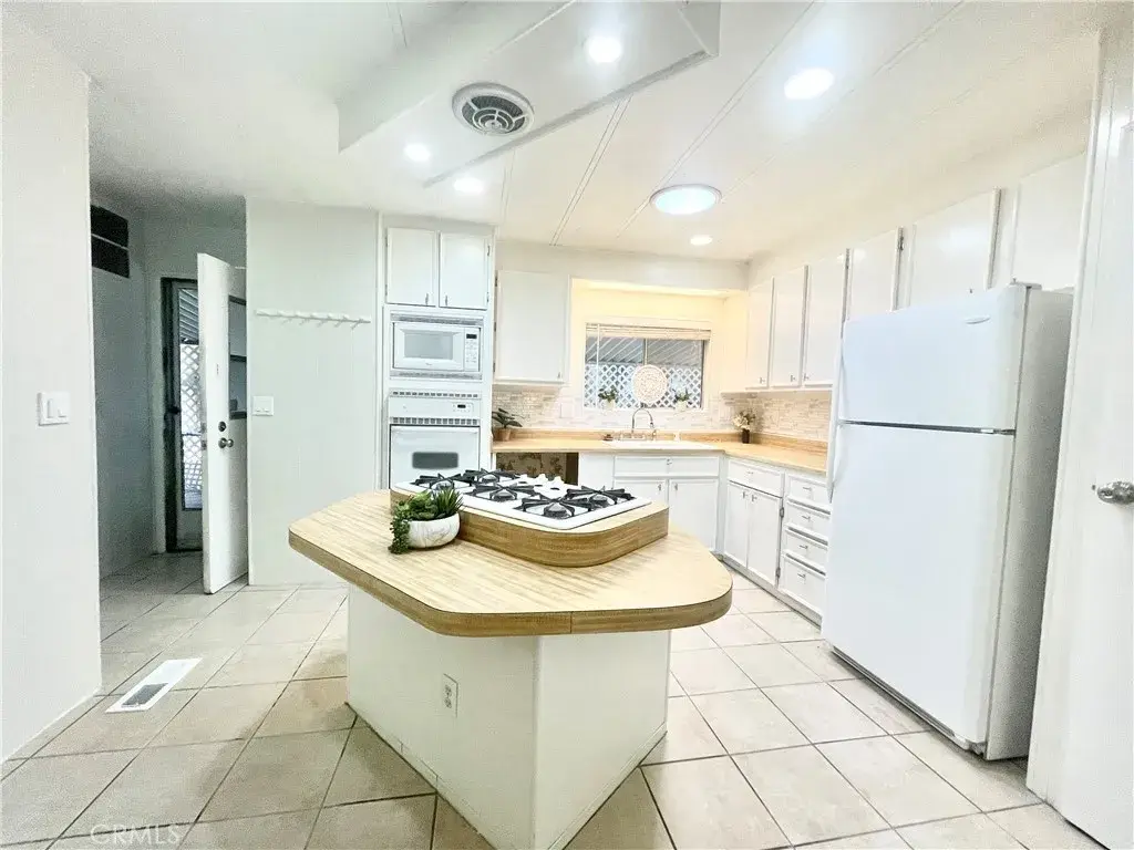 4040 Piedmont #356, Highland, CA 92346 - #1
