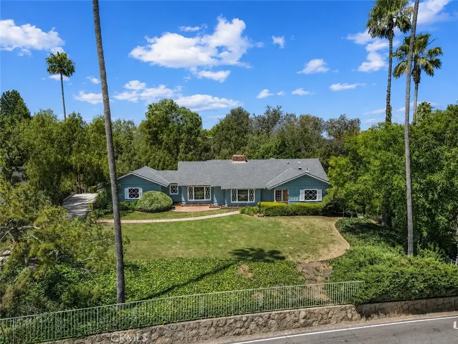 461 W Sunset Drive, Redlands, CA 92373 - #3
