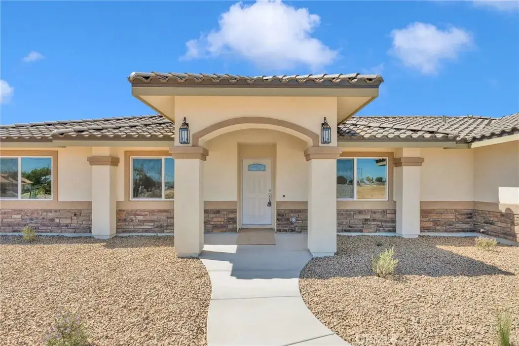 21317 Caribou Road, Apple Valley, CA 92308 - #1