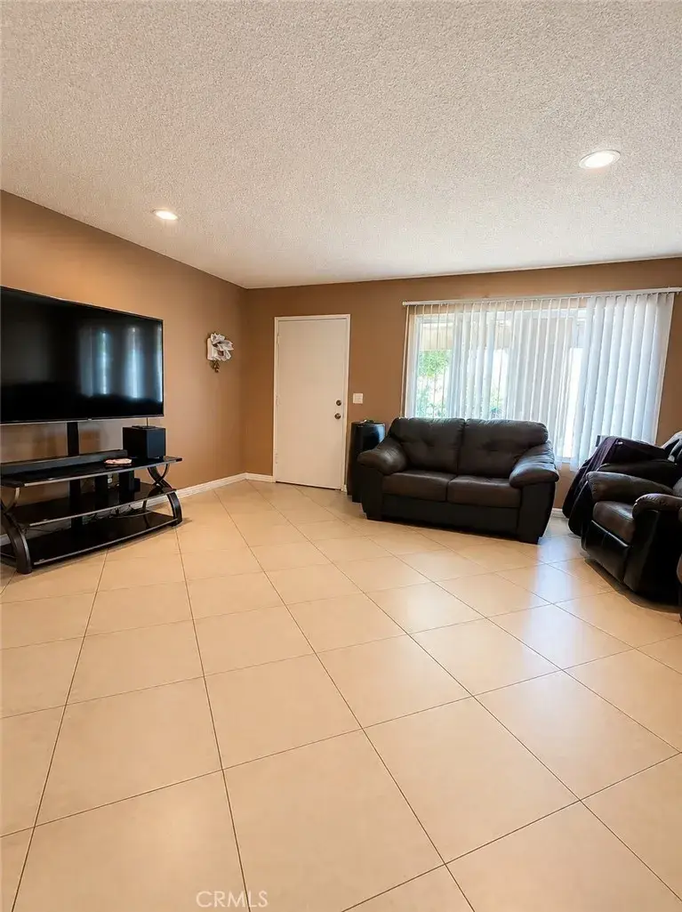 17391 Sequoia, Hesperia, CA 92345 - #2