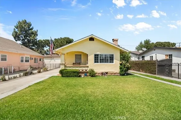 7715 Whitsett, Los Angeles, CA 90001