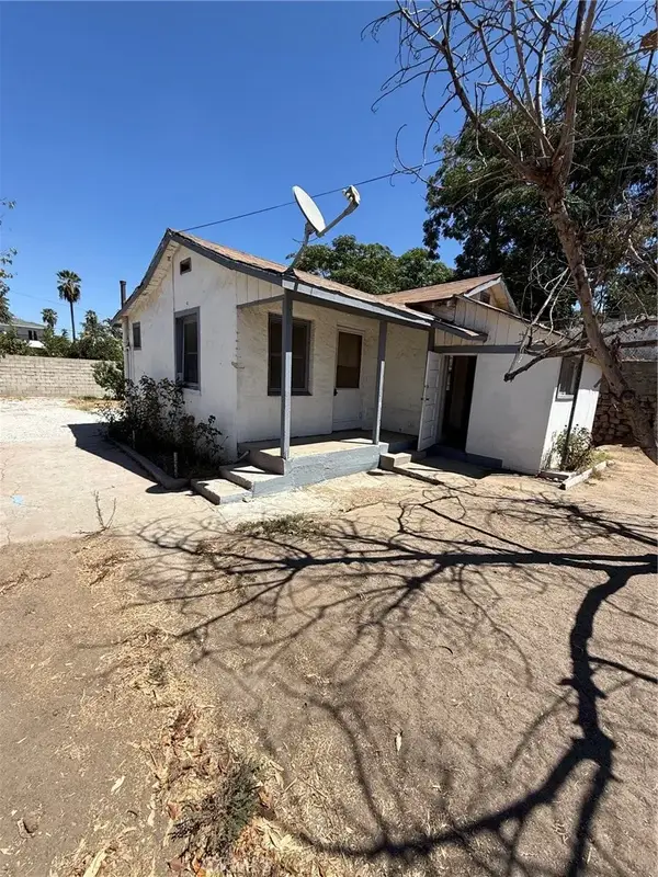 2961 11th, Riverside, CA 92507