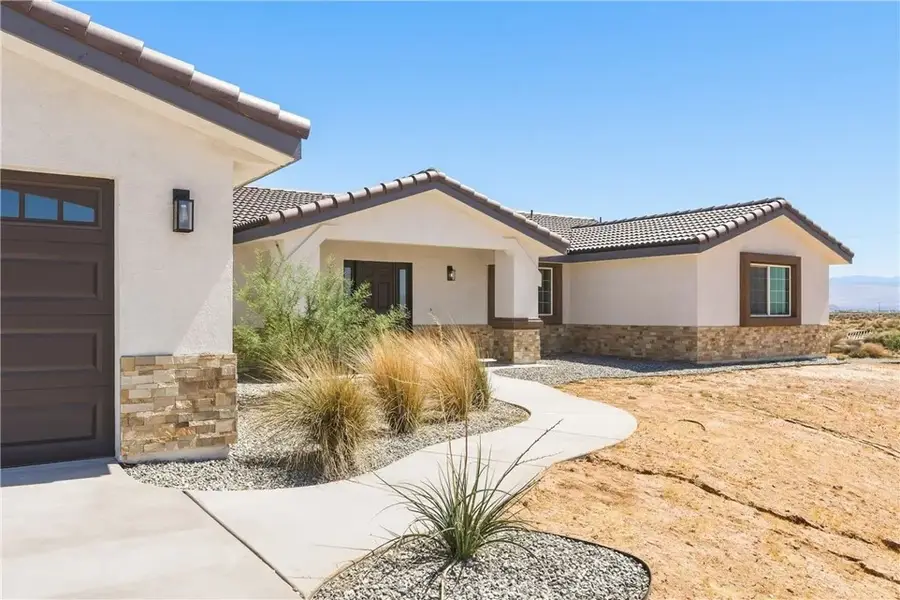 16925 Nanticoke Rd, Apple Valley, CA 92307 - #2