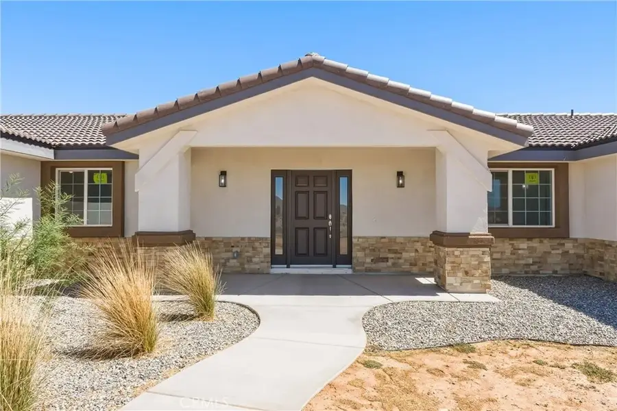 16925 Nanticoke Rd, Apple Valley, CA 92307 - #3
