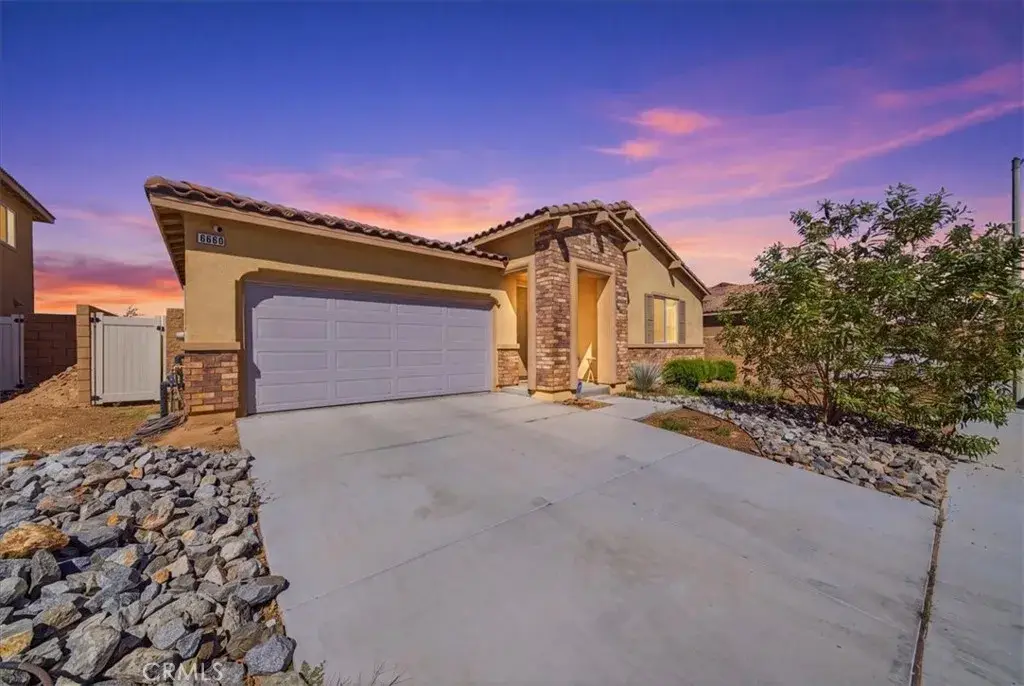 8660 Chester Avenue, Hesperia, CA 92344 - #1