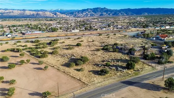 3 3rd, Hesperia, CA 92345